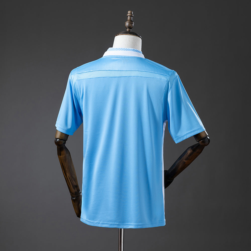 Camiseta retro Manchester City 2011/12 primera equipación detalle Premier Etihad – Cortita y al Pie