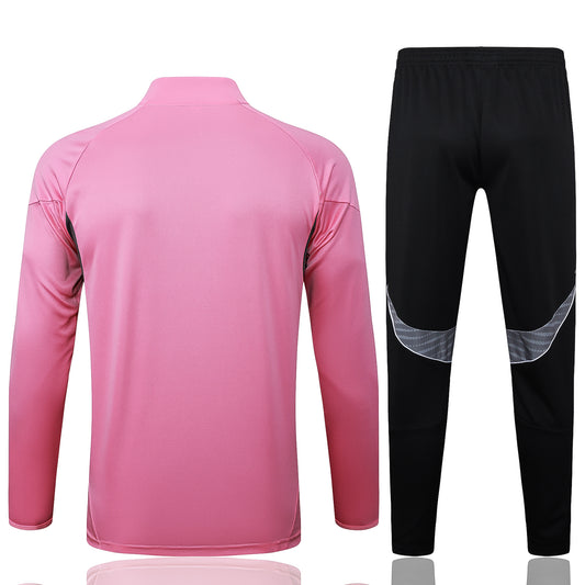 Chándal Inter Miami 2025/26 primera equipación detalle escudo Messi – Cortita y al Pie