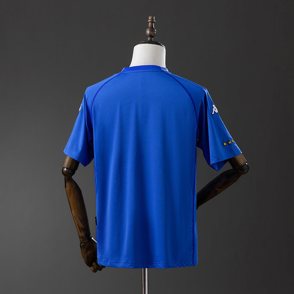 Camiseta retro Italia 2000 primera equipación detalle escudo FIGC – Cortita y al Pie