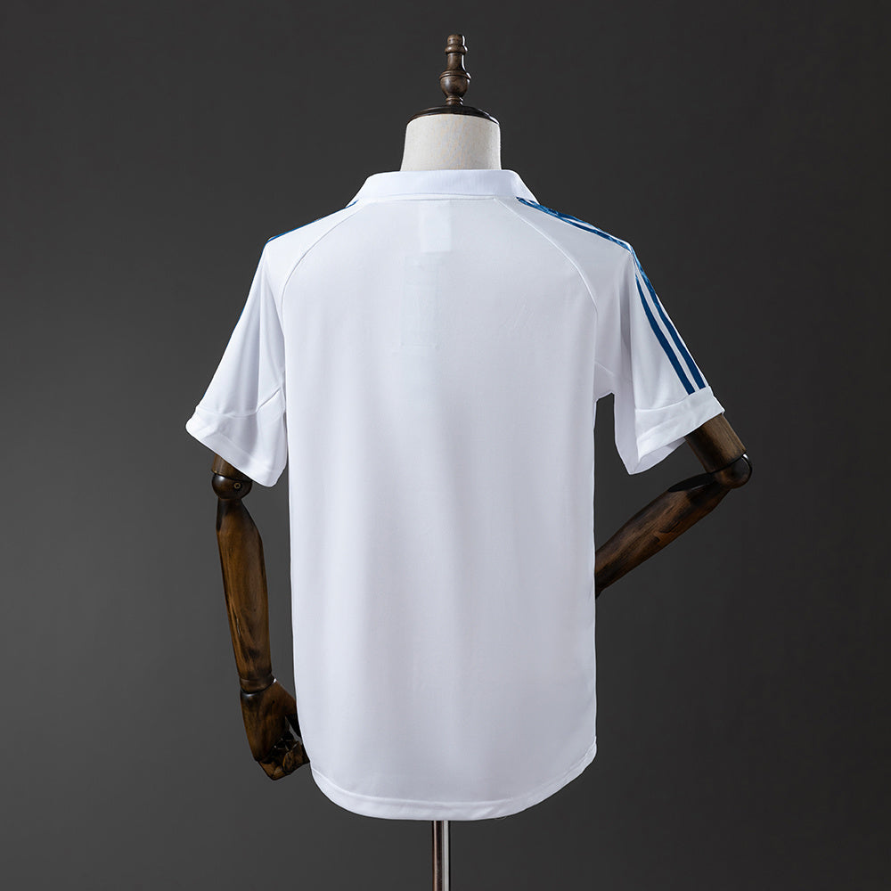 Camiseta retro Real Madrid 2001/02 primera equipación detalle escudo blanca – Cortita y al Pie