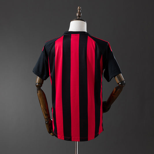 Camiseta retro AC Milan 2002/03 primera equipación detalle escudo Champions – Cortita y al Pie