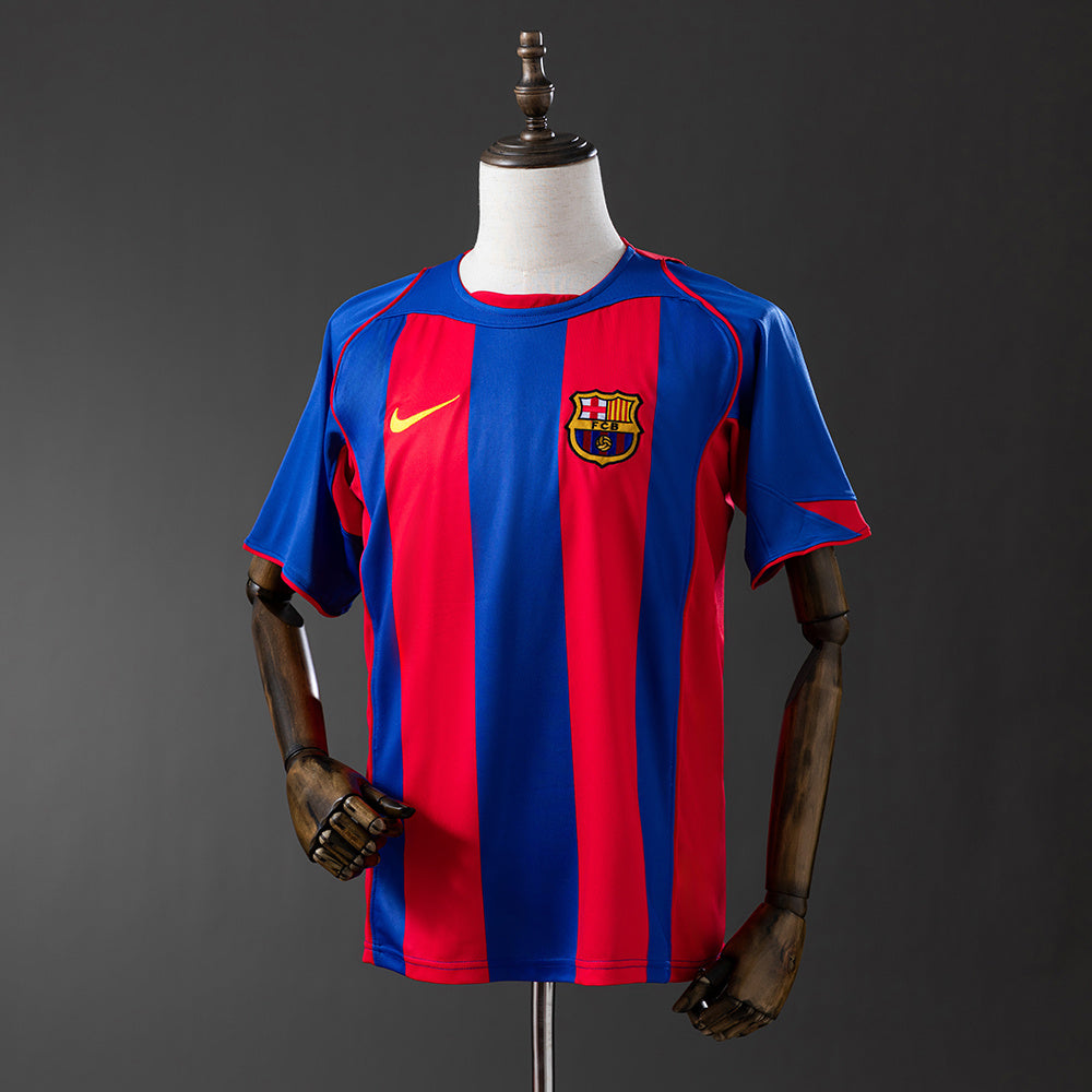 Camiseta retro FC Barcelona 2004/05 primera equipación blaugrana Ronaldinho Balón de Oro – Cortita y al Pie