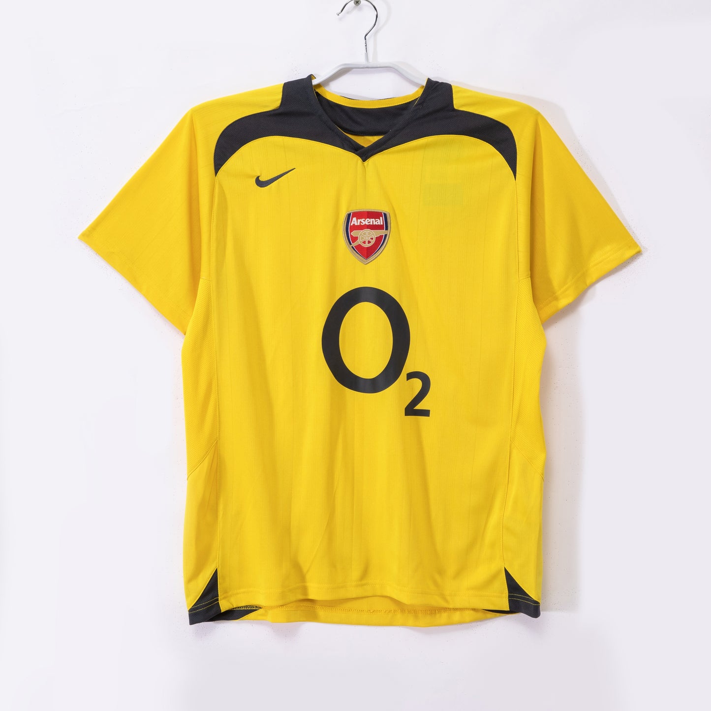 Camiseta retro Arsenal 2005/06 segunda equipación amarilla Henry Reyes – Cortita y al Pie