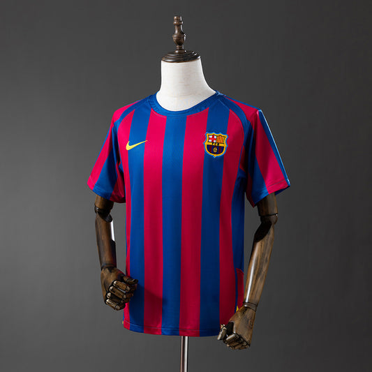 Camiseta retro FC Barcelona 2005/06 primera equipación blaugrana Ronaldinho Champions – Cortita y al Pie