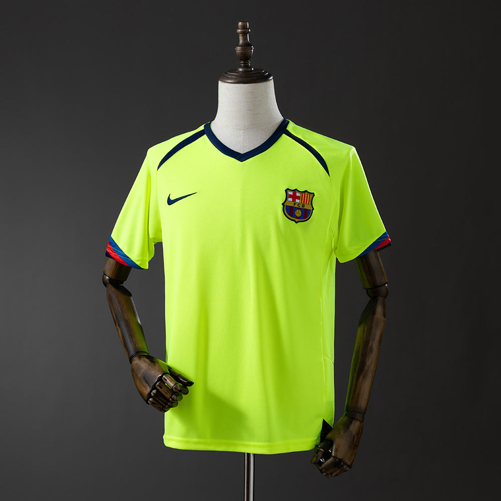 Camiseta retro FC Barcelona 2005/06 segunda equipación azul marino Ronaldinho – Cortita y al Pie