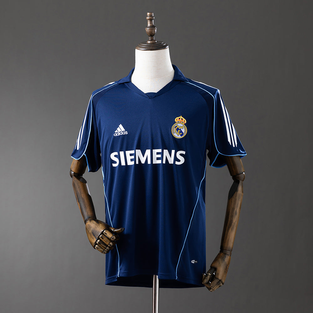 Camiseta retro Real Madrid 2005/06 segunda equipación rosa Raúl Ronaldo LaLiga – Cortita y al Pie