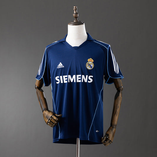 Camiseta retro Real Madrid 2005/06 segunda equipación rosa Raúl Ronaldo LaLiga – Cortita y al Pie