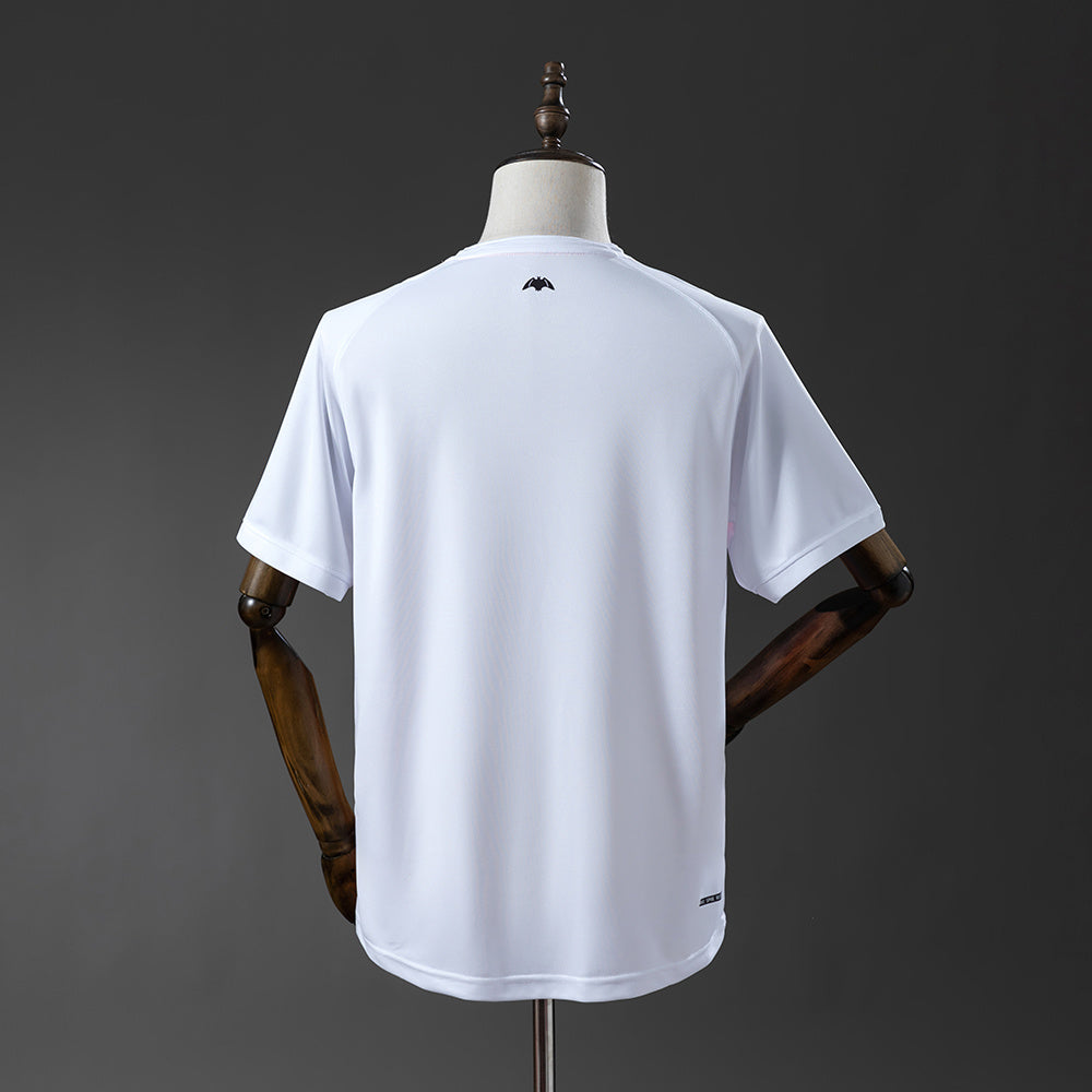 Camiseta retro Valencia CF 2006/07 primera equipación detalle escudo – Cortita y al Pie