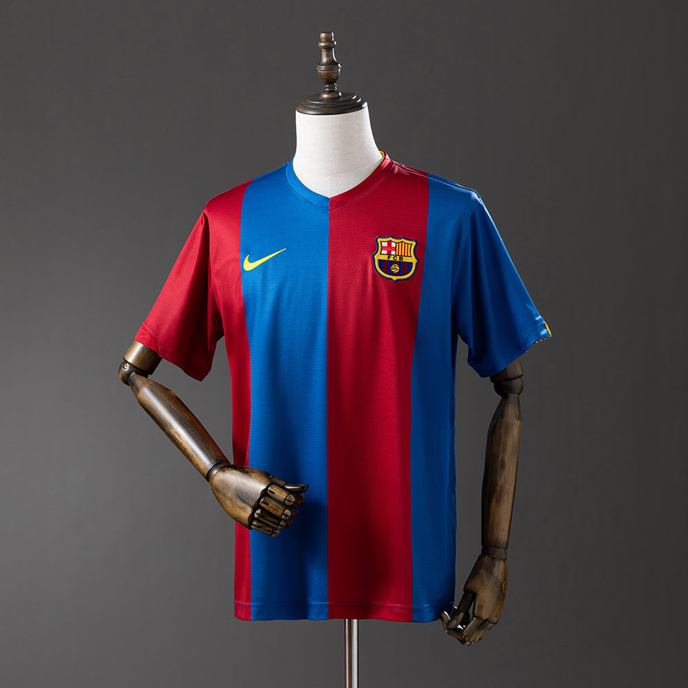 Camiseta retro FC Barcelona 2006/07 primera equipación blaugrana Messi Ronaldinho LaLiga – Cortita y al Pie
