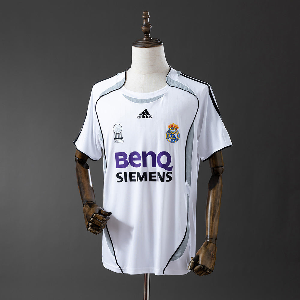 Camiseta retro Real Madrid 2006/07 primera equipación blanca Raúl Robinho LaLiga – Cortita y al Pie