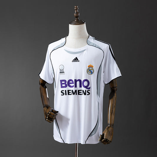 Camiseta retro Real Madrid 2006/07 primera equipación blanca Raúl Robinho LaLiga – Cortita y al Pie