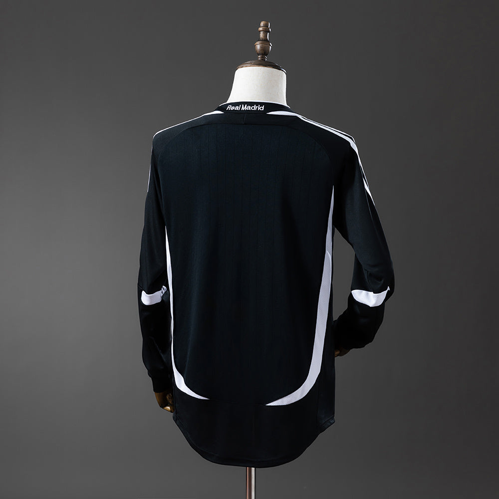 Camiseta retro Real Madrid 2006/07 segunda equipación manga larga detalle escudo – Cortita y al Pie