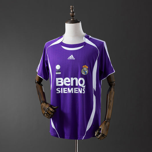 Camiseta retro Real Madrid 2006/07 tercera equipación negra Raúl Robinho LaLiga – Cortita y al Pie