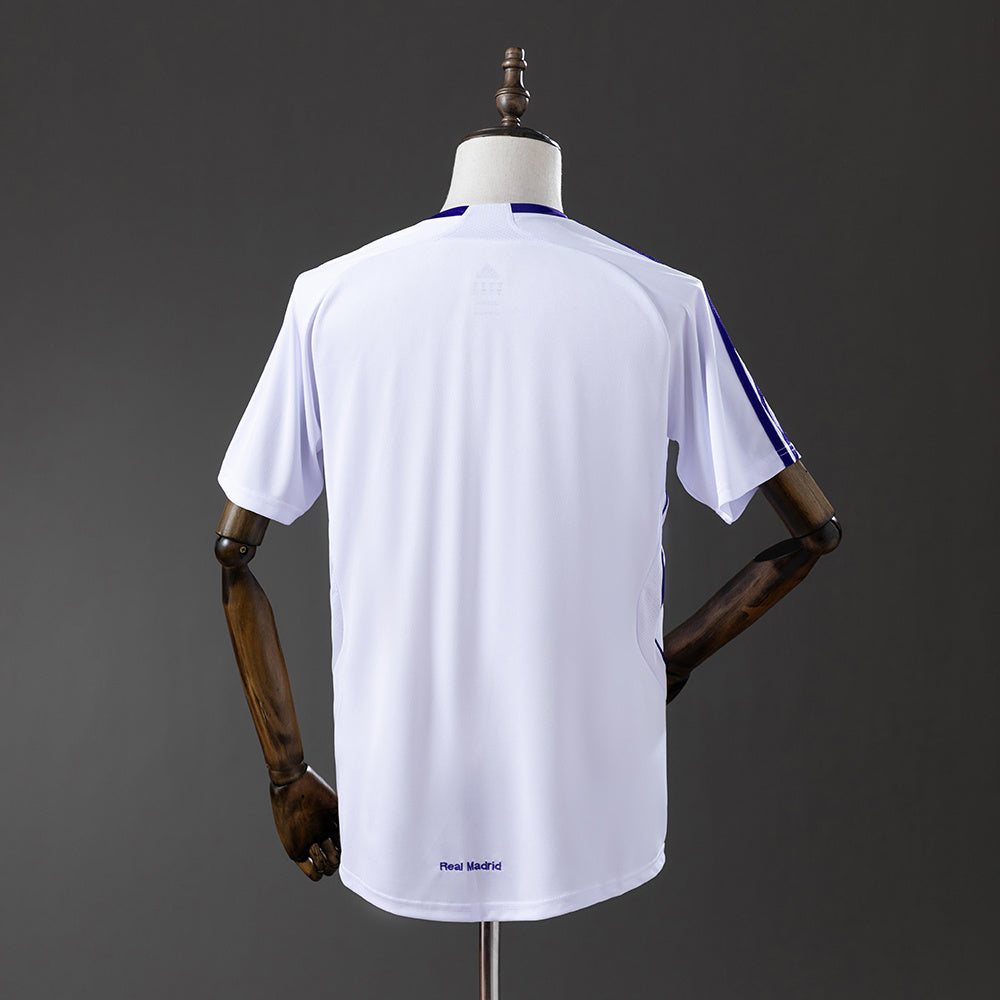Camiseta retro Real Madrid 2007/08 primera equipación blanca detalle escudo – Cortita y al Pie