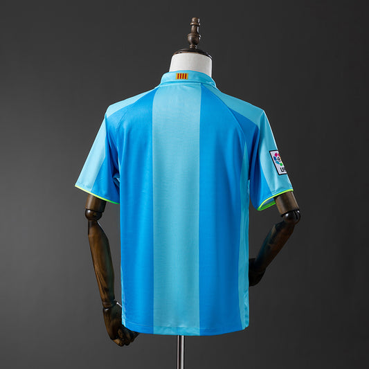 Camiseta retro FC Barcelona 2007/08 segunda equipación verde detalle escudo – Cortita y al Pie