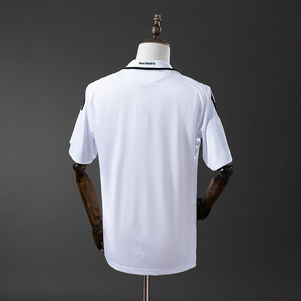 Camiseta retro Real Madrid 2008/09 primera equipación blanca detalle escudo – Cortita y al Pie