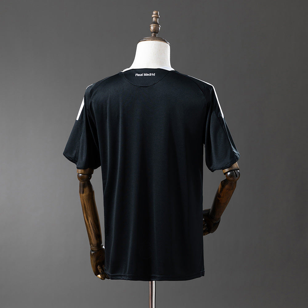 Camiseta retro Real Madrid 2008/09 segunda equipación roja detalle escudo – Cortita y al Pie
