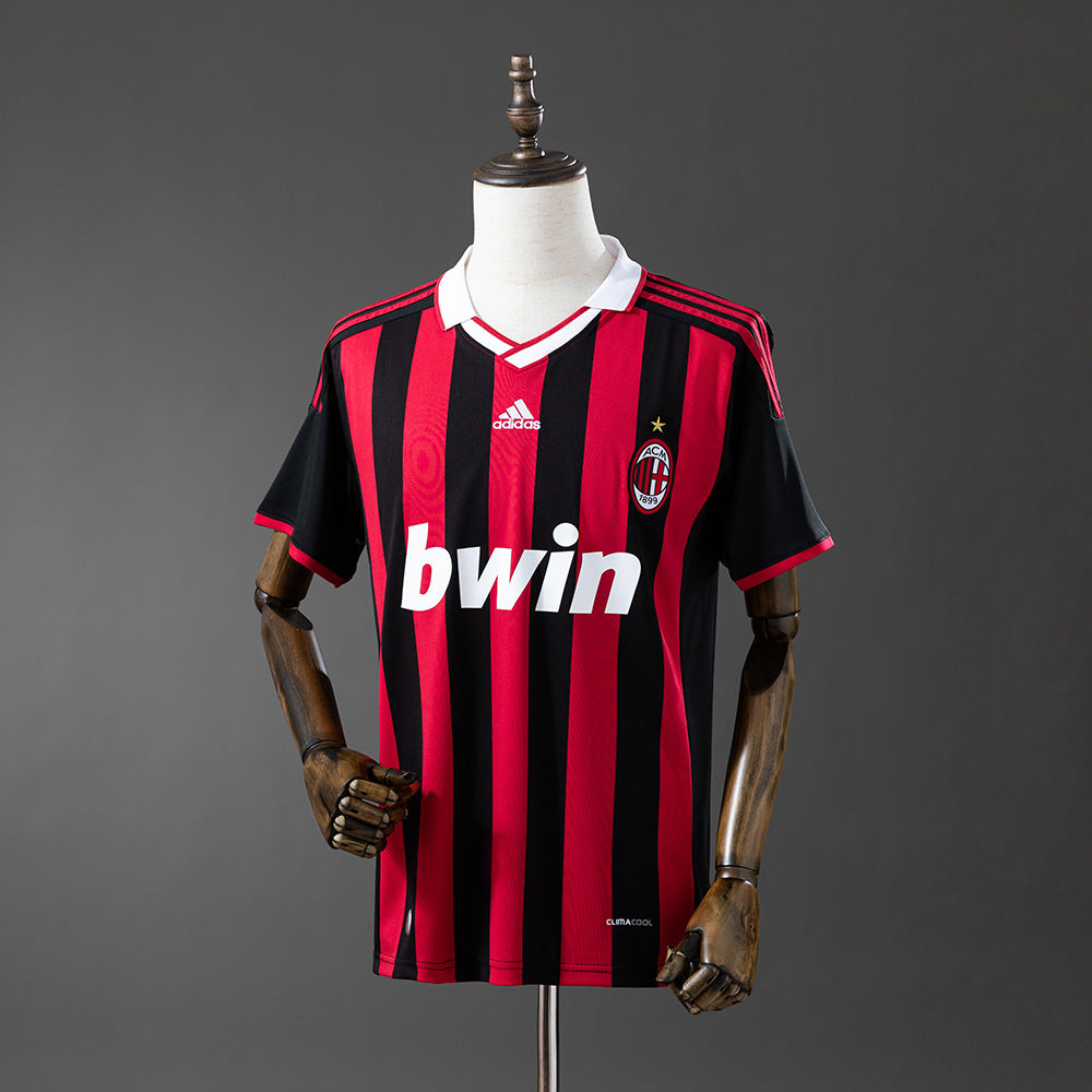 Camiseta retro AC Milan 2009/10 primera equipación roja negra Pirlo Ronaldinho Serie A – Cortita y al Pie