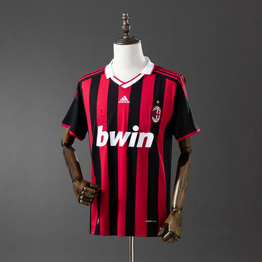 Camiseta retro AC Milan 2009/10 primera equipación roja negra Pirlo Ronaldinho Serie A – Cortita y al Pie