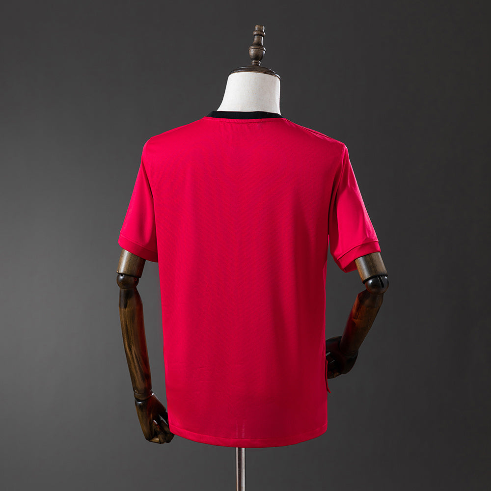 Camiseta retro Manchester United 2009/10 primera equipación detalle escudo Premier – Cortita y al Pie