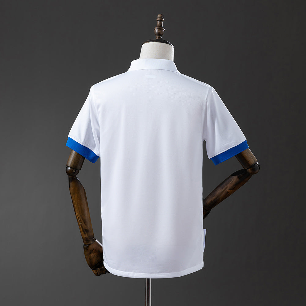 Camiseta retro Inter de Milán 2009/10 segunda equipación blanca detalle escudo – Cortita y al Pie