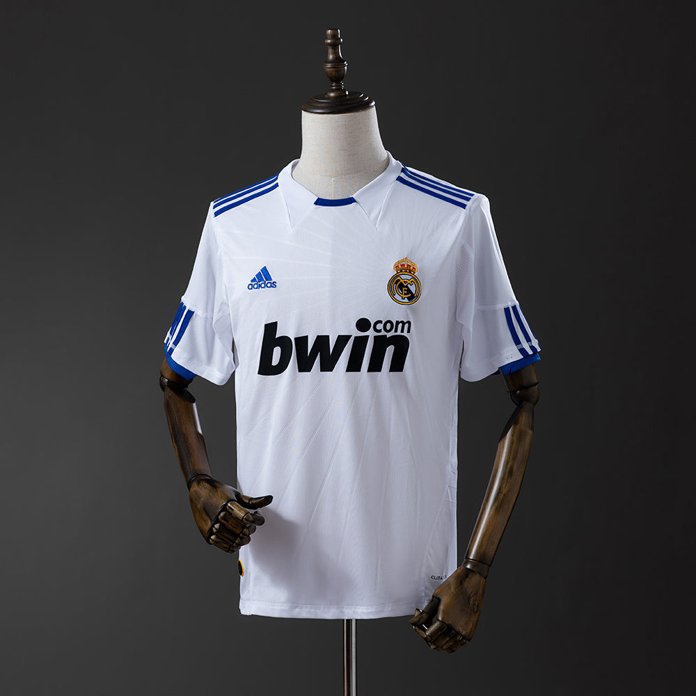 Camiseta retro Real Madrid 2010/11 primera equipación blanca CR7 Benzema LaLiga – Cortita y al Pie