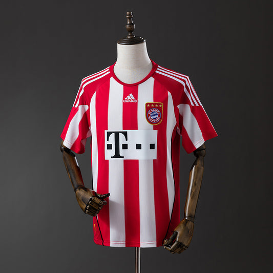 Camiseta retro Bayern Múnich 2010/11 primera equipación roja Robben Ribéry Bundesliga – Cortita y al Pie