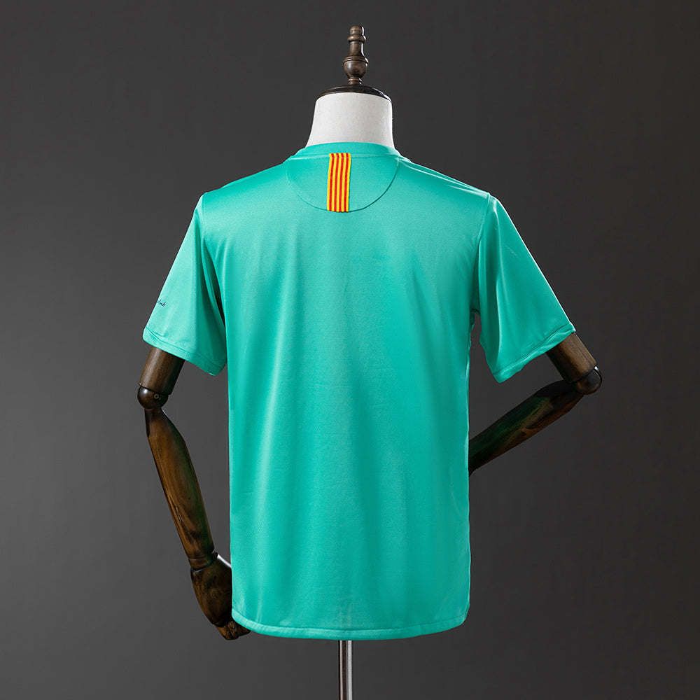 Camiseta retro FC Barcelona 2010/11 segunda equipación detalle Guardiola Champions – Cortita y al Pie