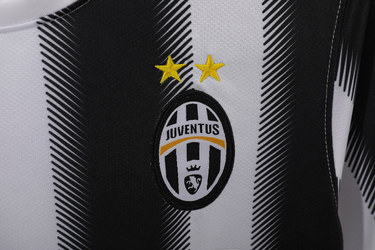 Camiseta retro Juventus 2011/12 primera equipación lateral bianconeri – Cortita y al Pie