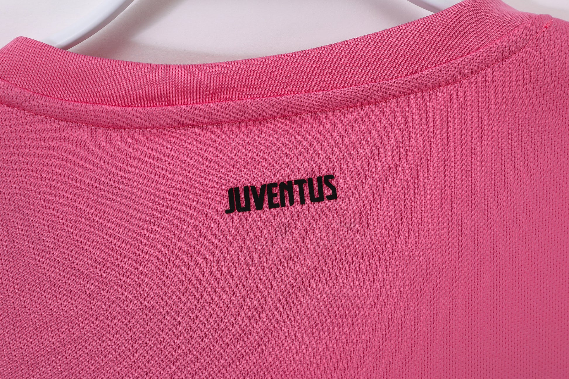 Camiseta retro Juventus 2011/12 segunda equipación blanca lateral – Cortita y al Pie