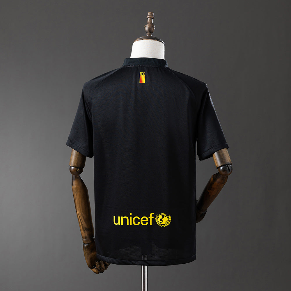 Camiseta retro FC Barcelona 2011/12 segunda equipación amarilla detalle escudo – Cortita y al Pie