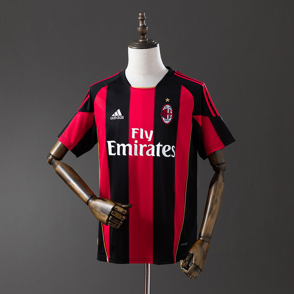 Camiseta retro AC Milan 2010/11 primera equipación roja negra Ibrahimovic Robinho – Cortita y al Pie