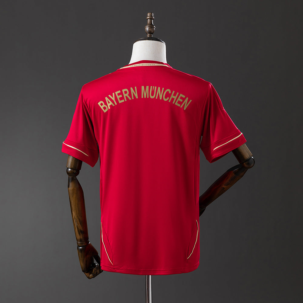 Camiseta retro Bayern Múnich 2012/13 primera equipación detalle escudo triple – Cortita y al Pie