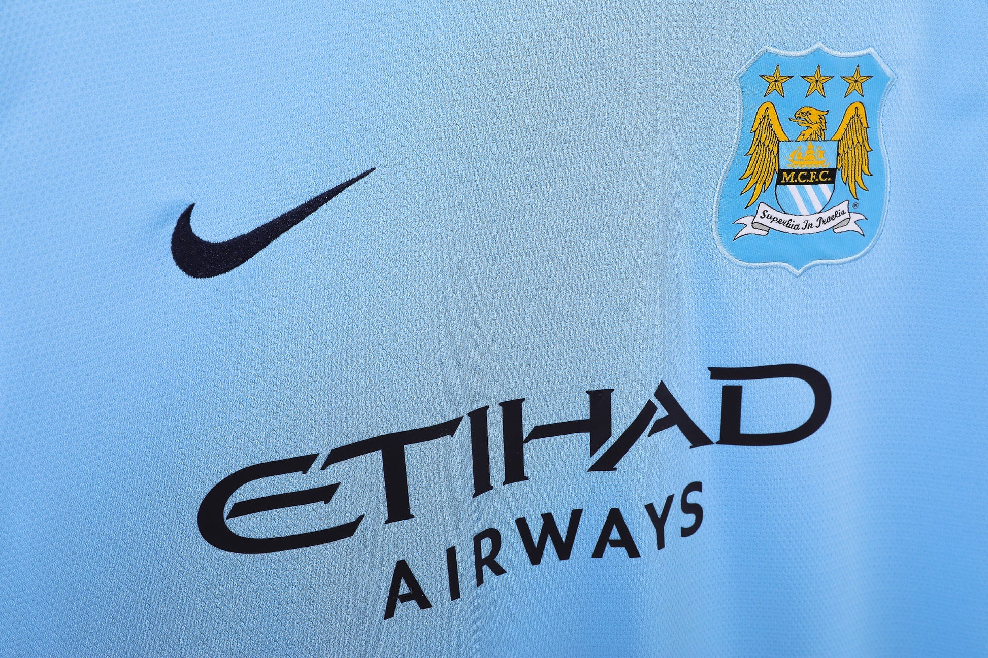 Camiseta retro Manchester City 2013/14 primera equipación lateral Etihad – Cortita y al Pie