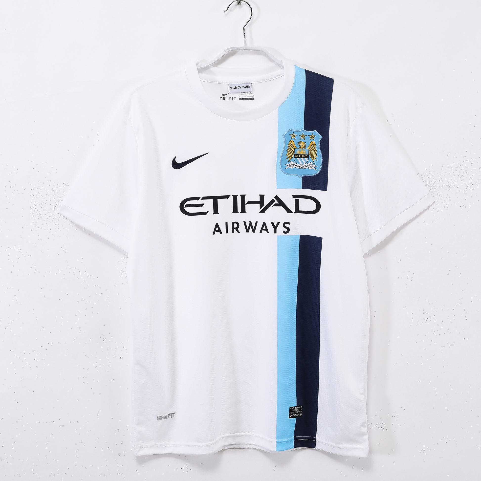Camiseta retro Manchester City 2013/14 segunda equipación Agüero Etihad – Cortita y al Pie