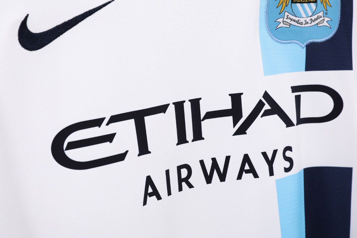 Camiseta retro Manchester City 2013/14 segunda equipación lateral – Cortita y al Pie