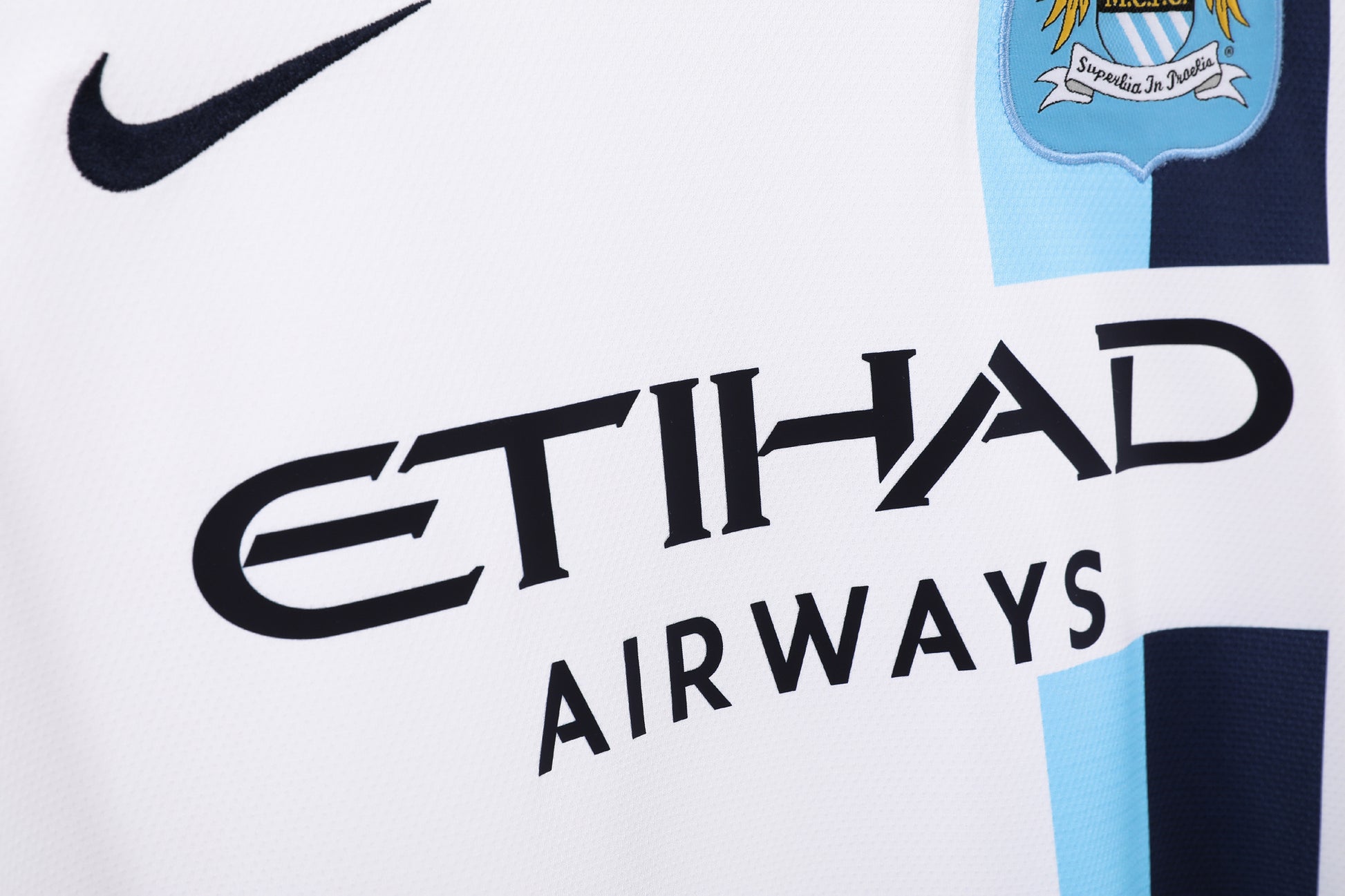 Camiseta retro Manchester City 2013/14 segunda equipación lateral – Cortita y al Pie