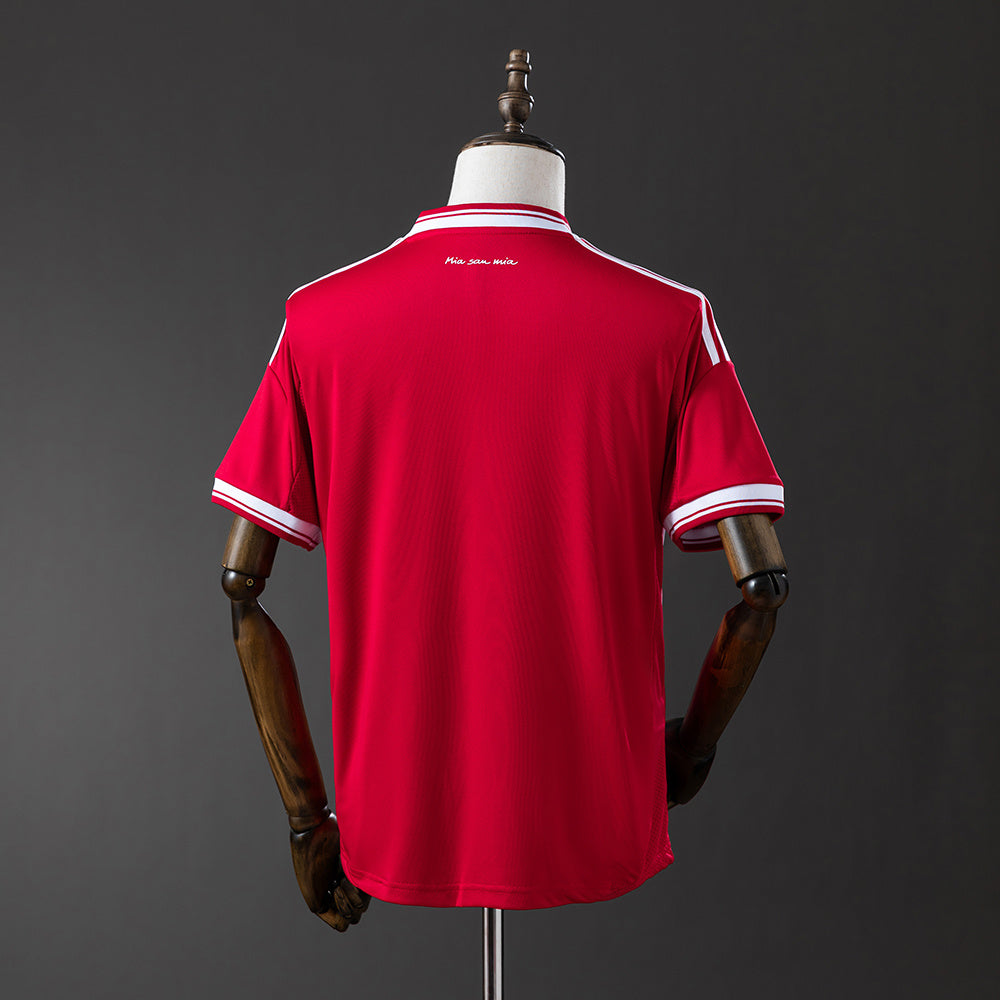 Camiseta retro Bayern Múnich 2013/14 primera equipación UCL Final detalle escudo – Cortita y al Pie