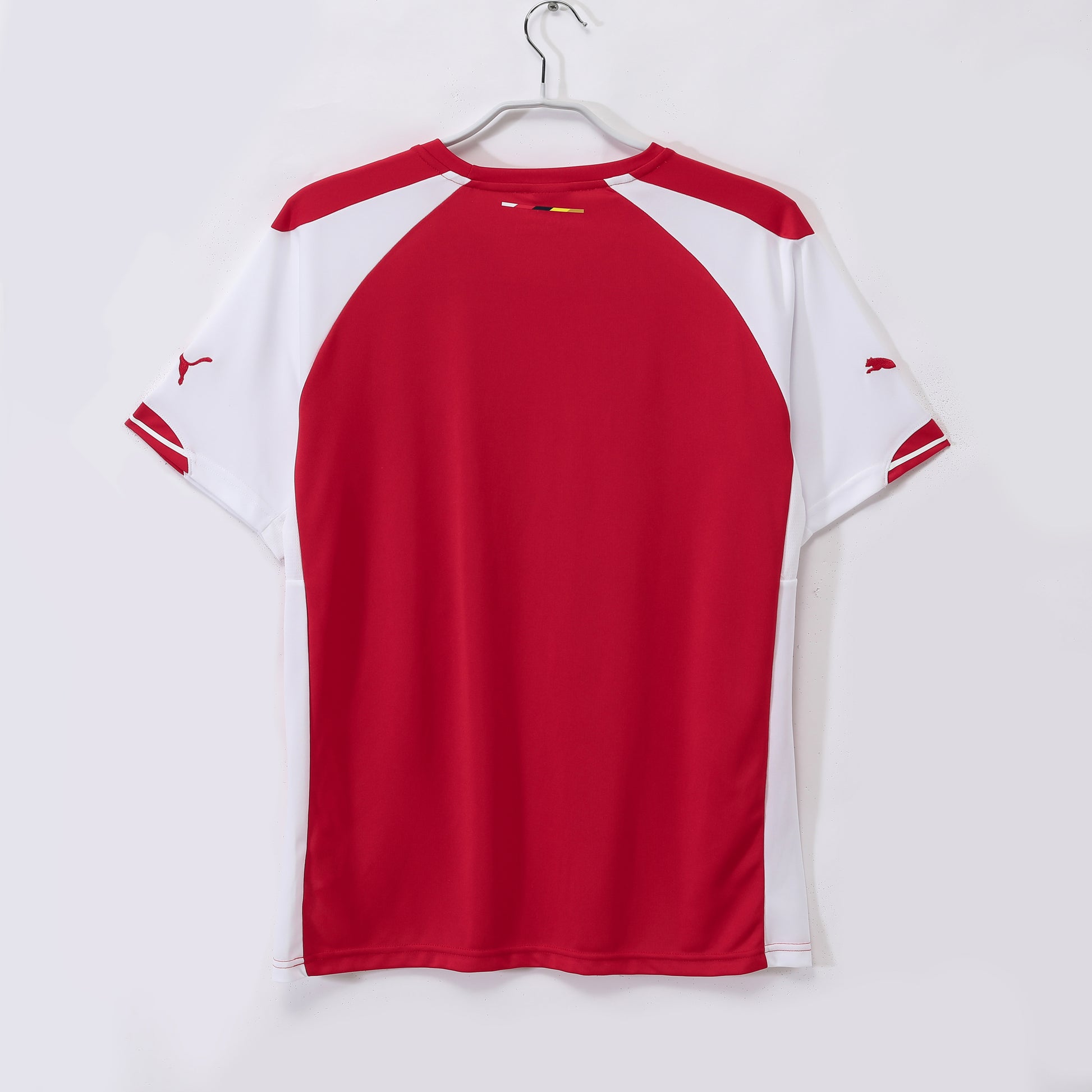 Camiseta retro Arsenal 2014/15 primera equipación detalle escudo – Cortita y al Pie