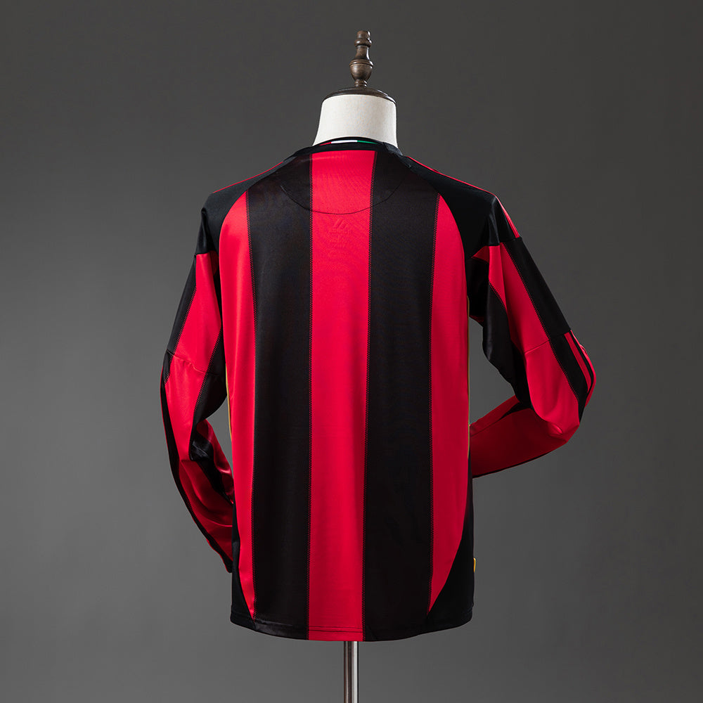 Camiseta retro AC Milan 2010/11 primera equipación manga larga detalle escudo – Cortita y al Pie