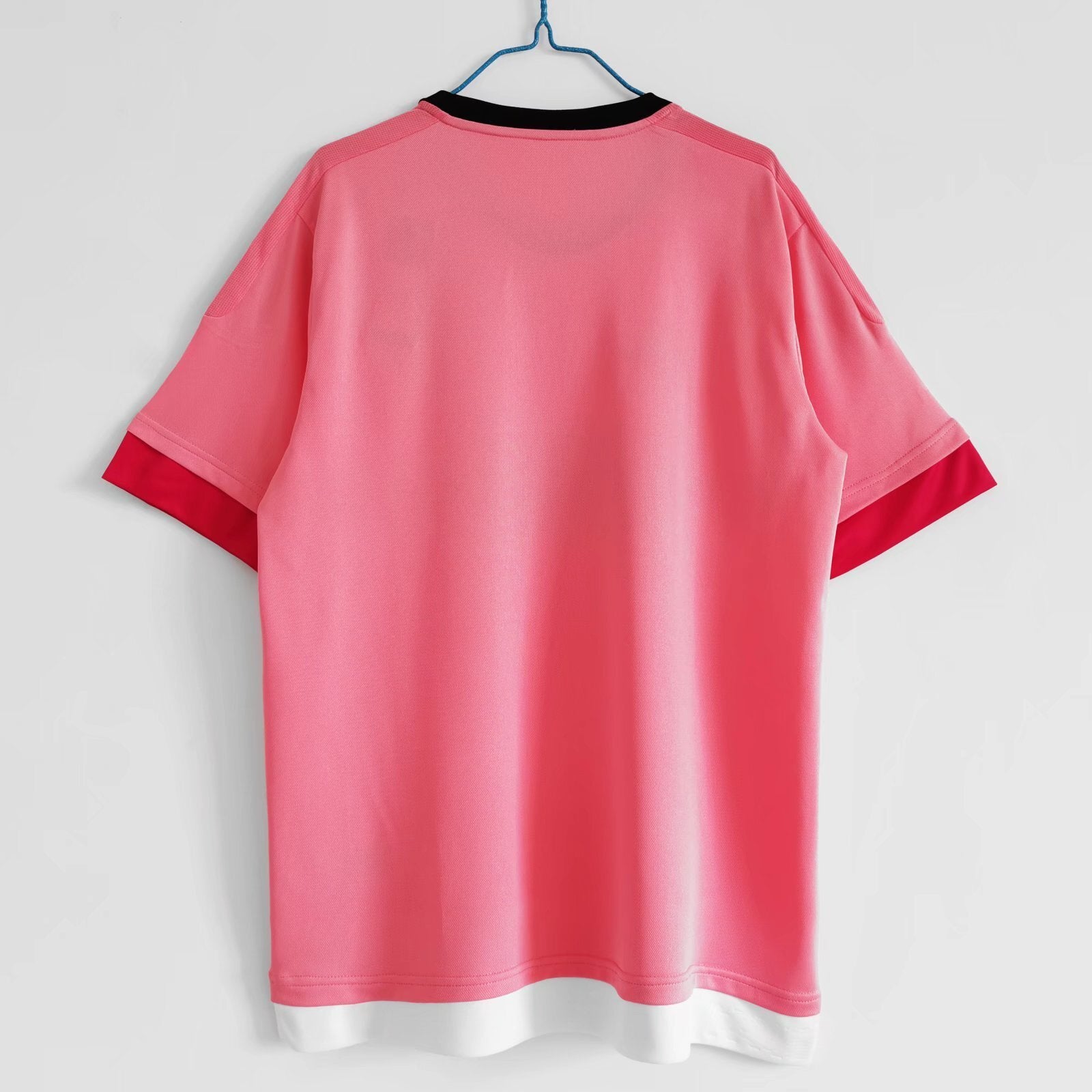 Camiseta retro Juventus 2015/16 segunda equipación rosa detalle escudo – Cortita y al Pie