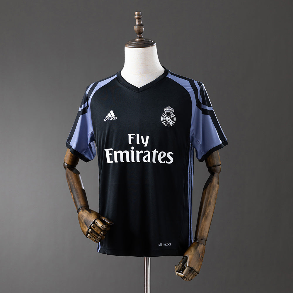 Camiseta retro Real Madrid 2016/17 tercera equipación Duodécima Champions – Cortita y al Pie