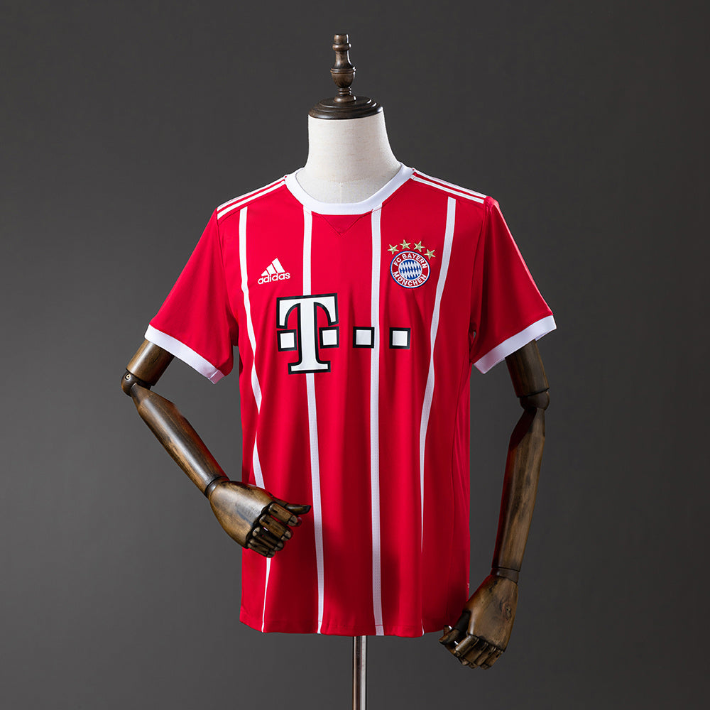 Camiseta retro Bayern Múnich 2017/18 primera equipación roja Lewandowski Bundesliga – Cortita y al Pie