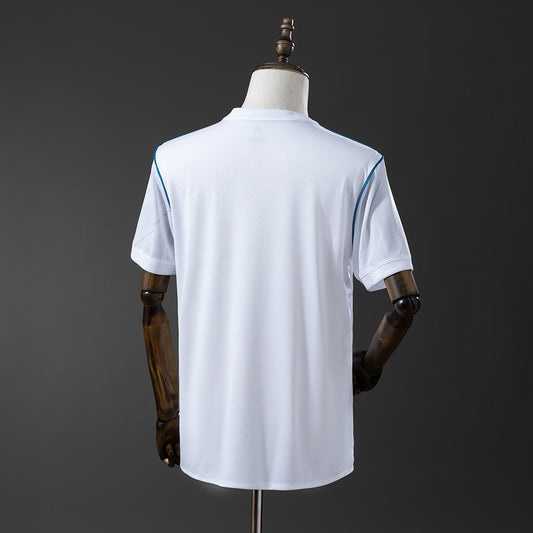 Camiseta retro Real Madrid 2017/18 primera equipación blanca detalle escudo – Cortita y al Pie