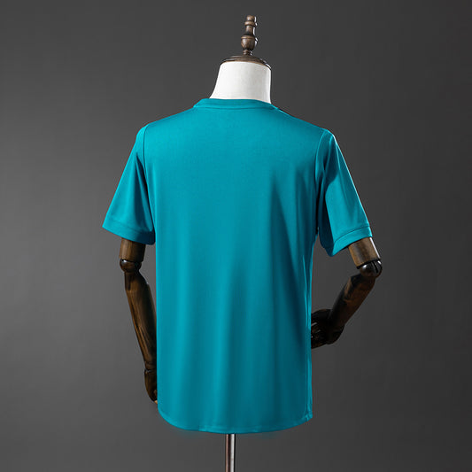 Camiseta retro Real Madrid 2017/18 tercera equipación detalle escudo – Cortita y al Pie