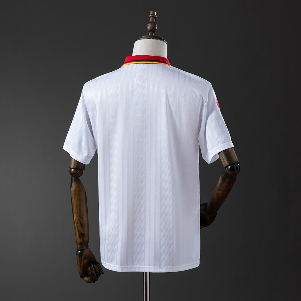 Camiseta retro España 1994 segunda equipación blanca detalle escudo – Cortita y al Pie