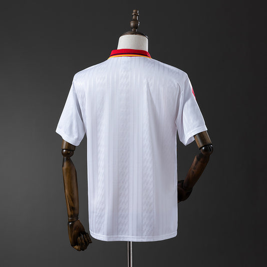 Camiseta retro España 1994 segunda equipación blanca detalle escudo – Cortita y al Pie