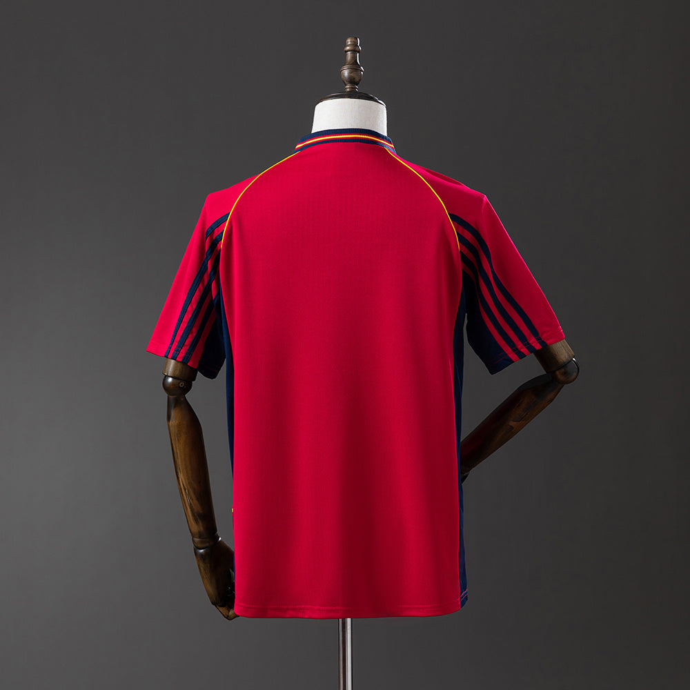 Camiseta retro España 1998 primera equipación detalle escudo RFEF Francia – Cortita y al Pie