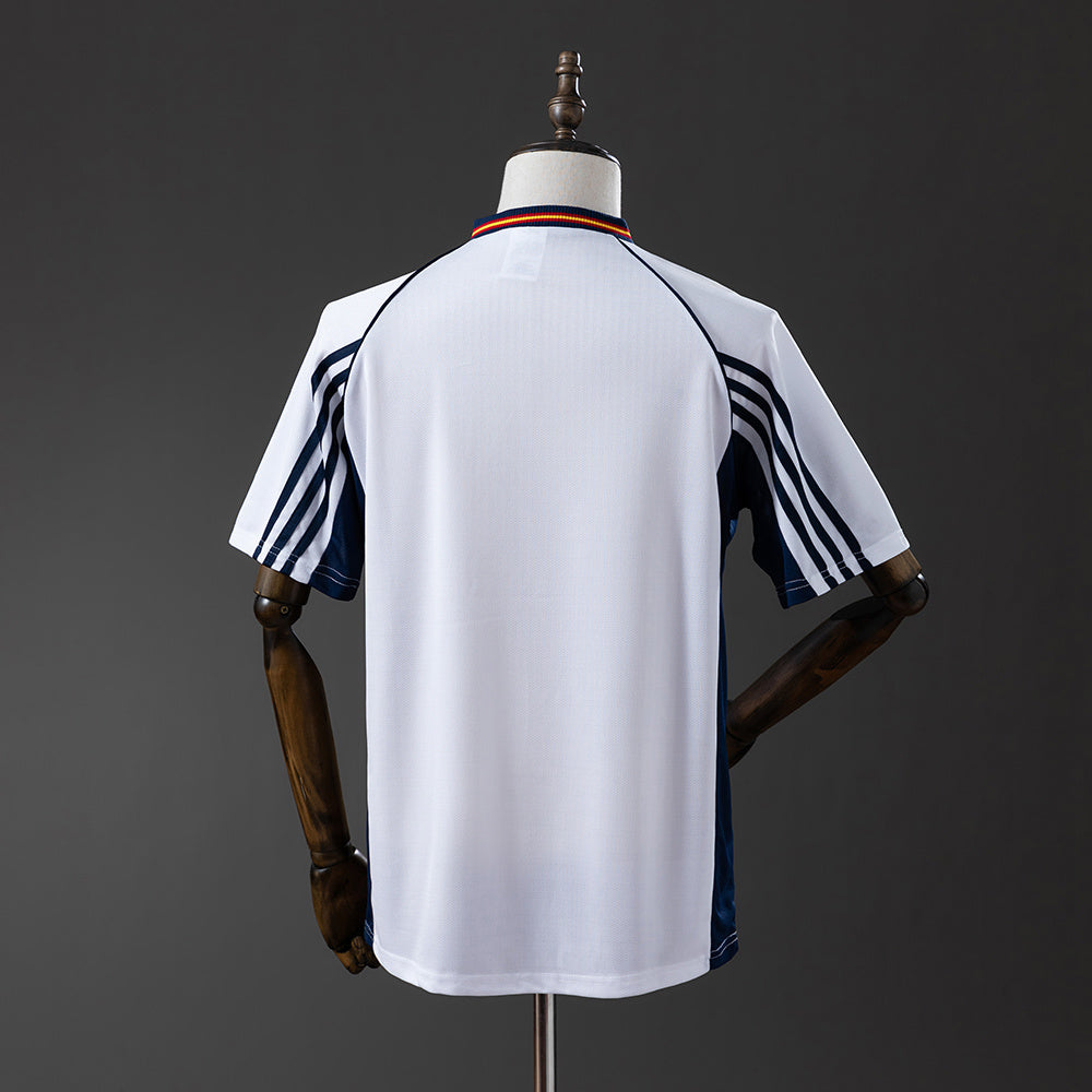 Camiseta retro España 1998 segunda equipación blanca detalle escudo – Cortita y al Pie