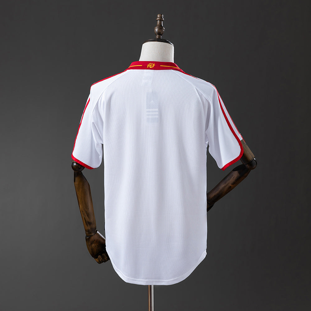 Camiseta retro España 2000 segunda equipación blanca detalle escudo – Cortita y al Pie